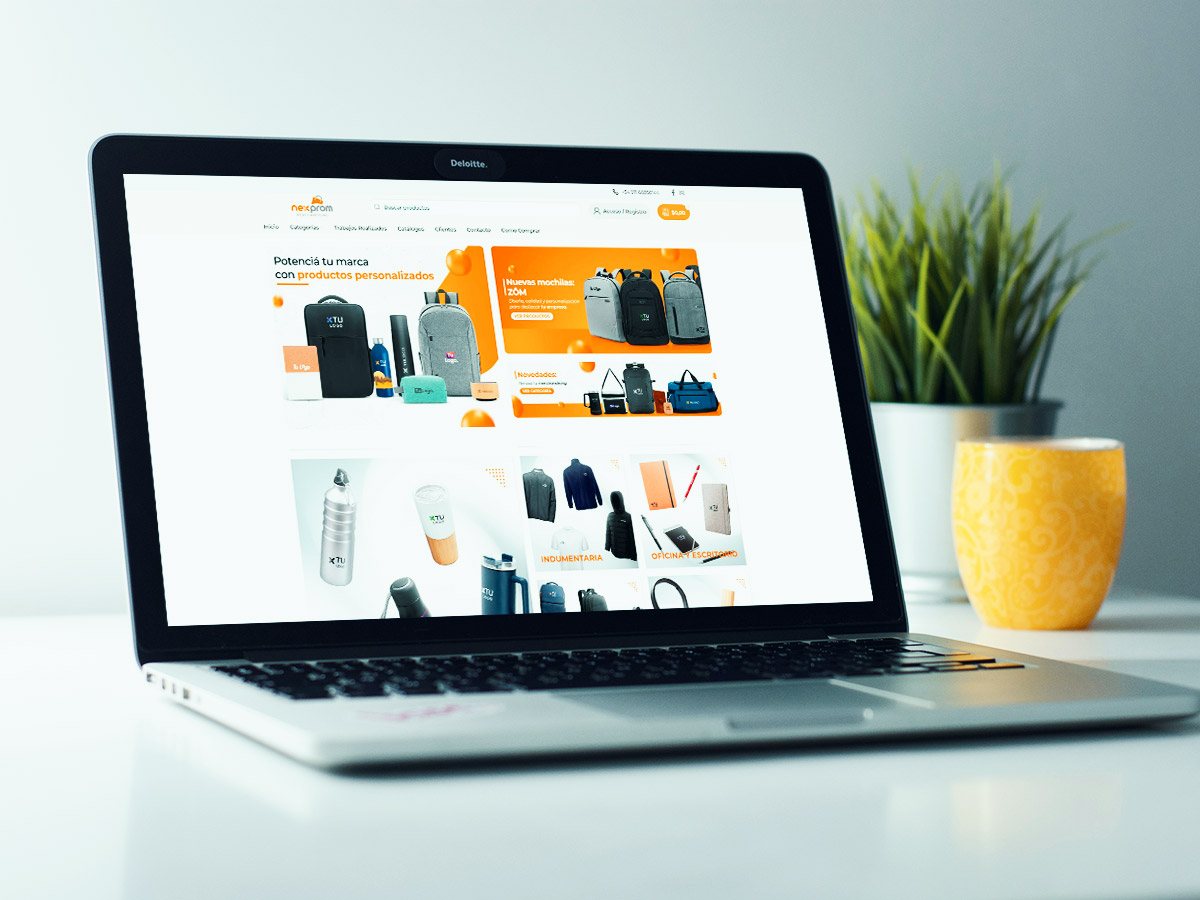 Sitio web de Nexprom Merchandising en una notebook